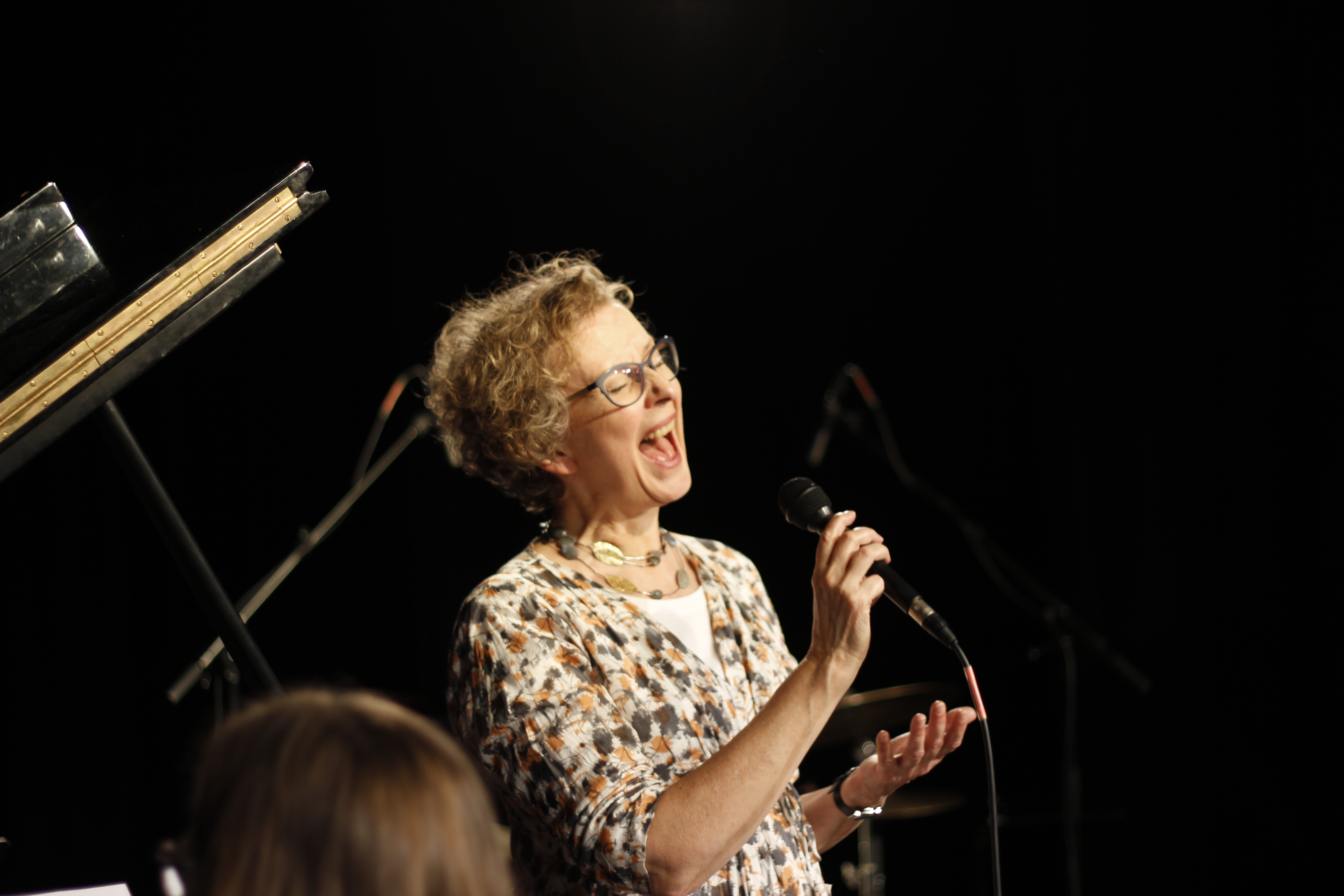 Helle Møller synger